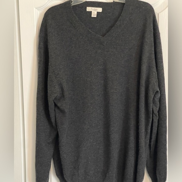 Cozy, comfortable, designer V-neck sweater, size XL. - Picture 6 of 7